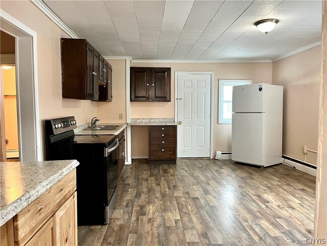 Photo - 97 E Seneca St