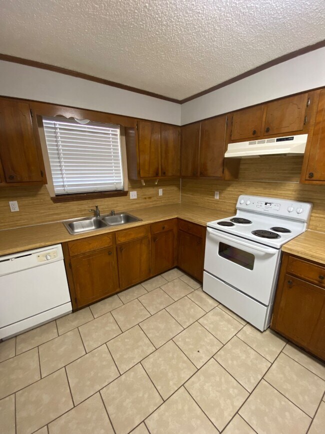 Photo - 1225 Woodside Dr