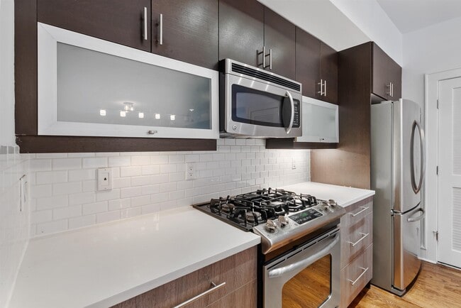 Photo - 635 6th St Unidad 2C