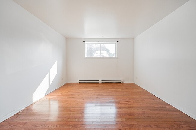 Building Photo - 281-17e 17e Avenue N Unit 1