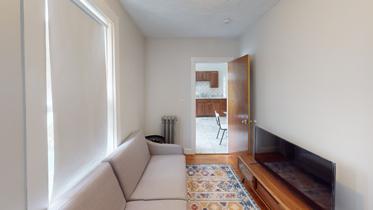 Photo - Private bedroom in 4 bed/1 bath Home