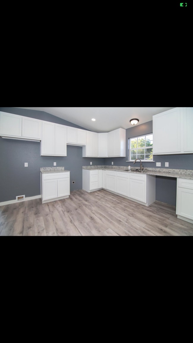 Photo - 305 S 12th St