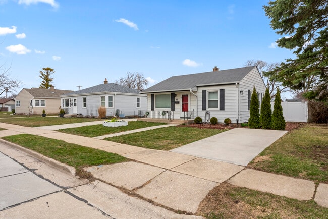 Front - 2515 E Crescent St