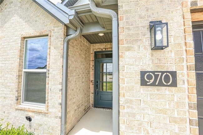 Photo - 970 Moksha St