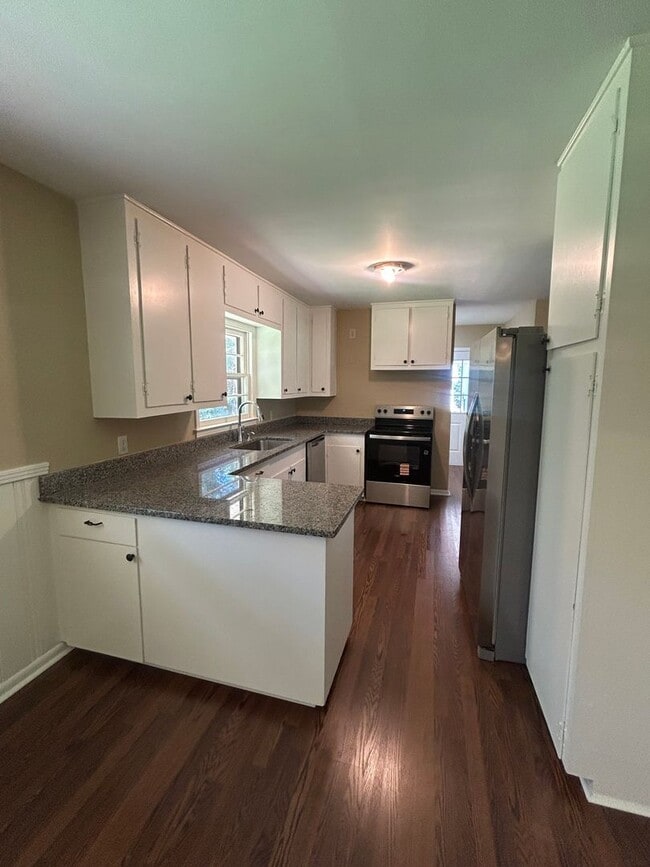 Photo - 104 Galaxie Pl