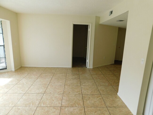 Photo - Large 1 Bed  Condo, w/Bonus Room (Office?)...