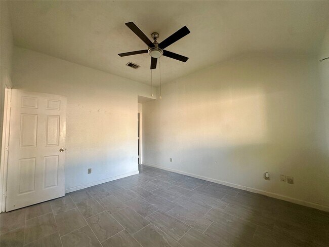 Photo - 5144 Beaverhill Dr