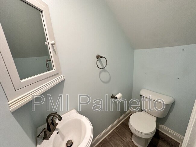 Photo - 304 Princess St