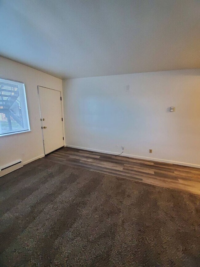 Photo - 1 Bedroom Apartment-July rent FREE! Unit 615 S. Alder St #19