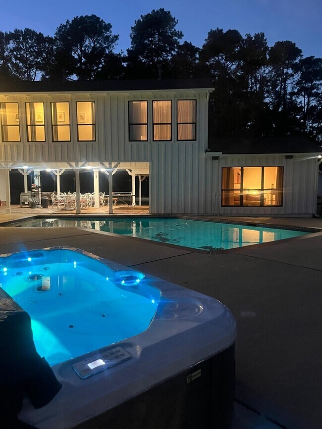 Photo - 8402 Matthews Ln