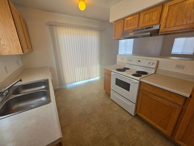 1801 Artesia Dr