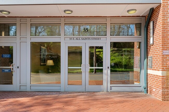 Photo - 35 E All Saints St