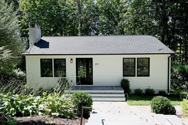 Building Photo - 245 Great Hill Rd Rental
