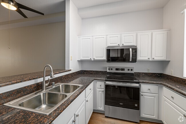 1BR, 1BA - 786SF - Kitchen