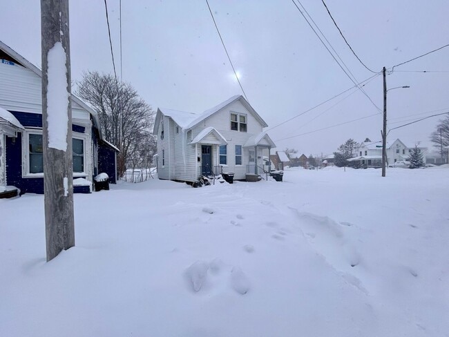 Building Photo - Isabella 5-9 Unit Isabella 5