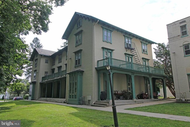 Photo - 12 S Filbert St Casa
