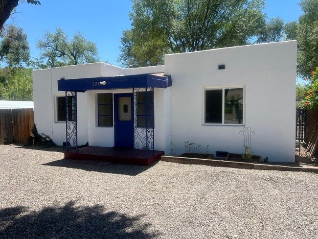 Photo - 1230 Montrose Pl SW