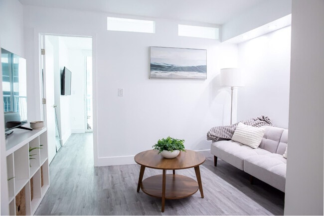 Building Photo - 1 SE 12th St Unit FL20-ID1294664P Rental