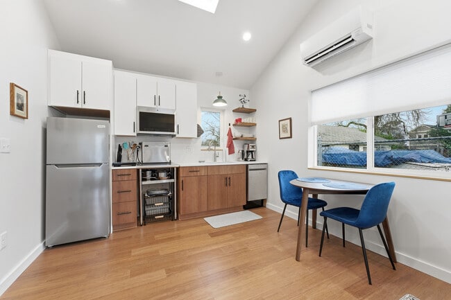 Photo - 5003 NE Mason St