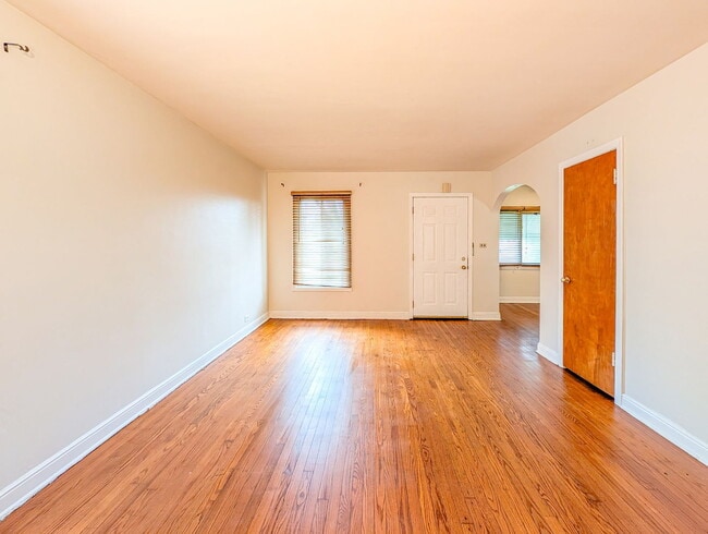 Photo - 631 Balmoral Ave