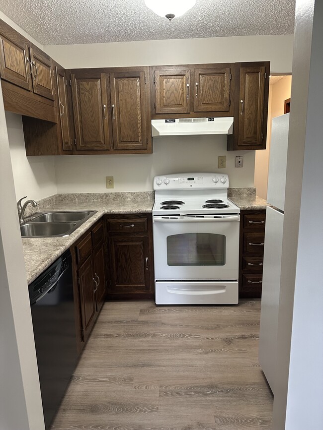 Building Photo - 8794 Manhattan N Unit Apt #1