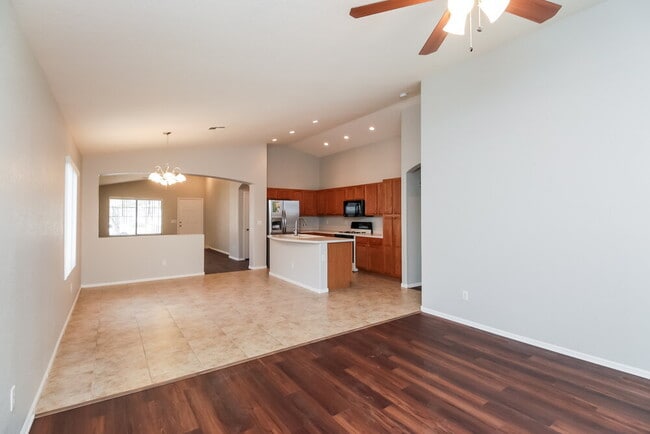 Photo - 1069 E Nardini St