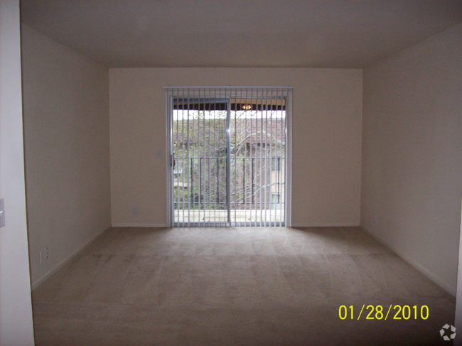 Building Photo - 5000 Hillsboro Pike Unit C1 Rental