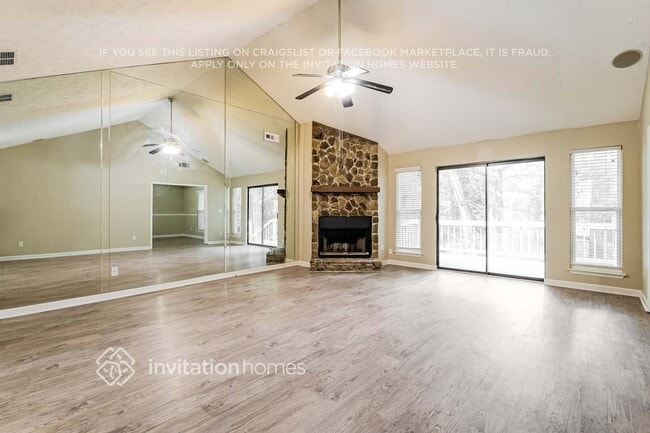 Photo - 1570 Canberra Dr