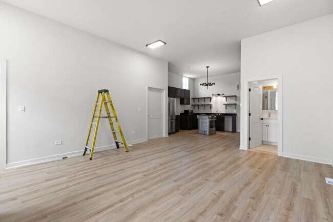 2 bedroom in Chicago IL 60618 - 2 bedroom in Chicago IL 60618 Condo Unit 1