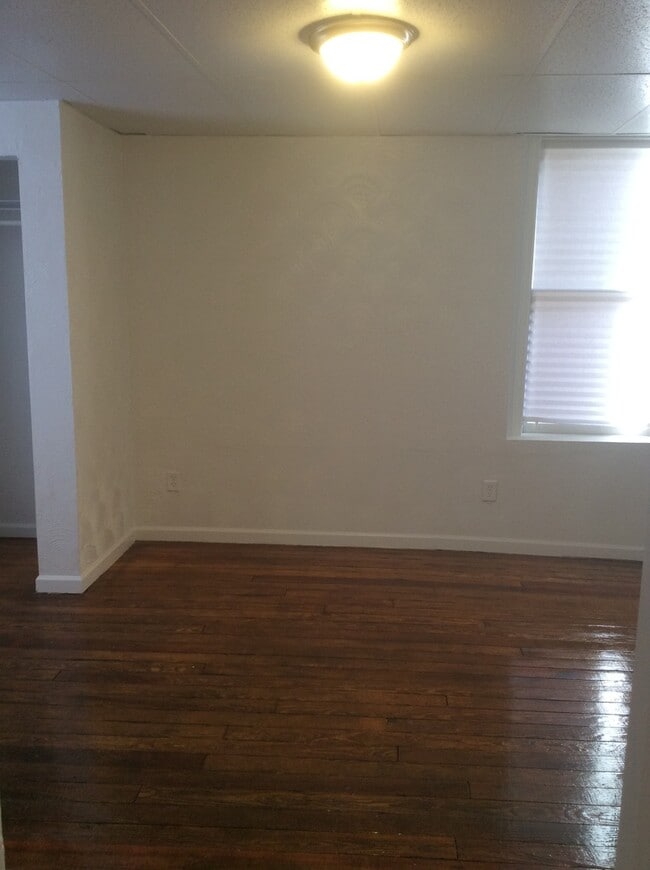 Photo - 3 Bedroom 1.5 Bath 1st Floor Apartment-York City SD