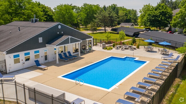 Pool/Fire Pit/Grilling Area - The Fountains Apartments
