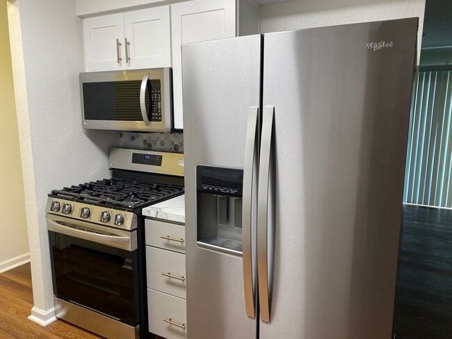 4523 W Bancroft St Unit 49