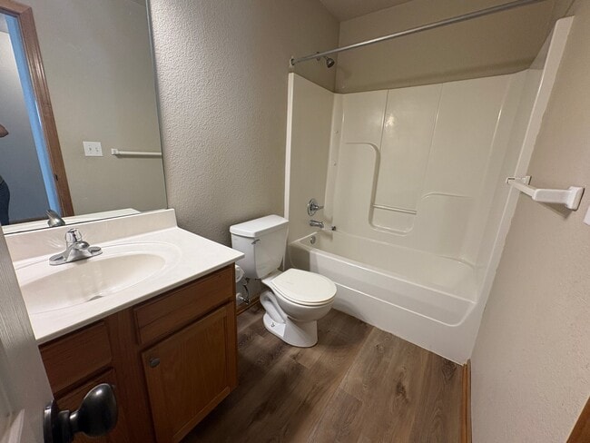 Photo - 107 SW Rock Gdn Ln