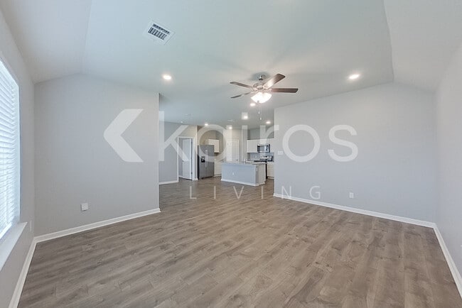 Photo - 113 Yardley Ct