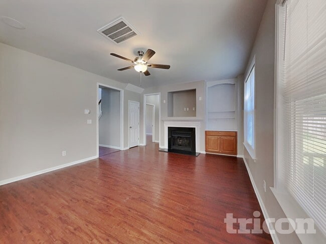 Photo - 308 Collinsworth Dr