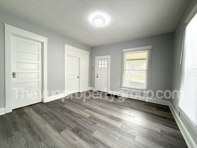 Photo - DEPOSIT MOVES YOU IN! NO RENT UNTIL SEPTEM... Casa