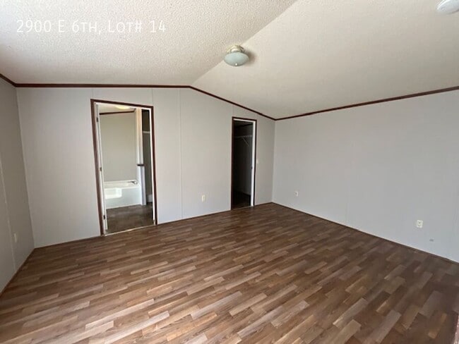 Photo - 2900 E 6th Ave