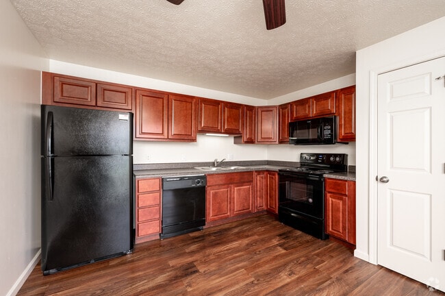 2BR, 2BA - 1,079SF - Kitchen