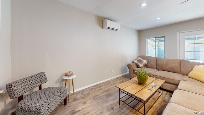 Photo - 2080 E Greenway Dr