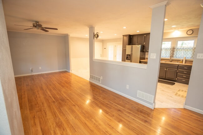 Photo - 710 Earl Lee Dr