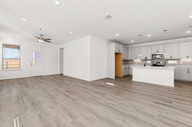 Photo - 820 Windflower