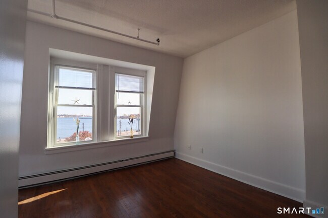 Photo - 187 Bank St Unit 195-202