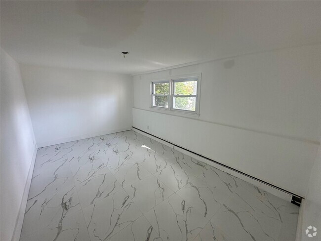 Building Photo - 1110 William St Rental
