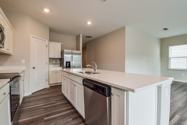 Photo - 570 Knightsbridge Ln