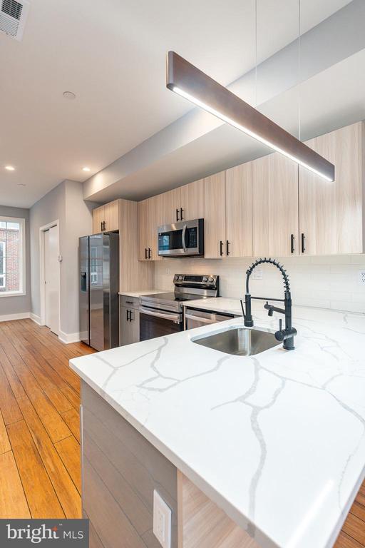 Photo - 2821 Livingston St