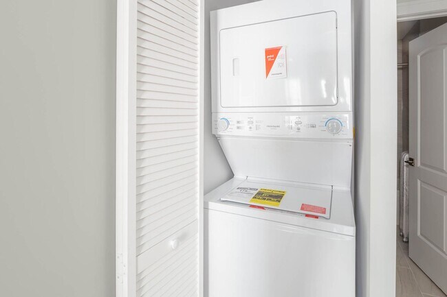 Photo - 4840 N Wolcott Ave Unit GDN