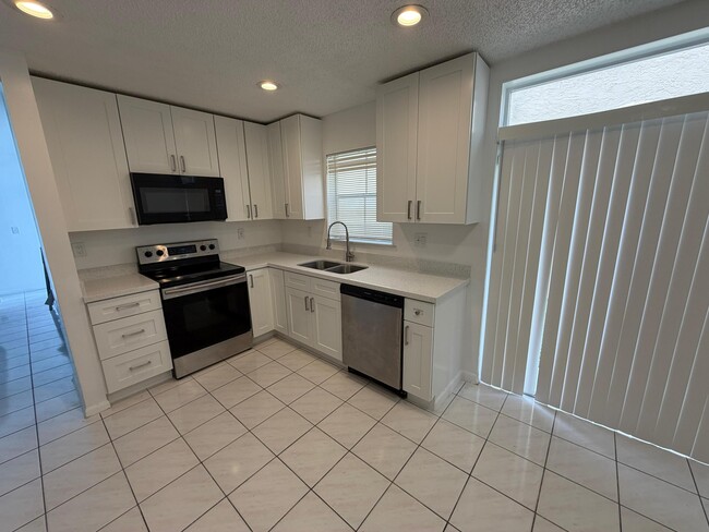 3780 Amalfi Dr
