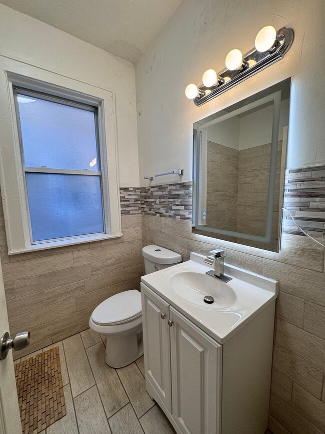 Photo - 8216 S Maryland Ave Unit Apt 2