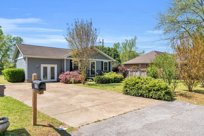 Photo - Beautiful Red Bank Home!