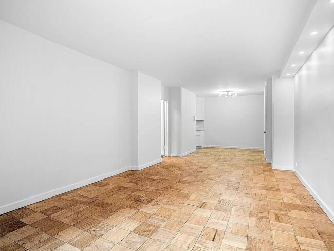 Building Photo - 159 W 53rd St